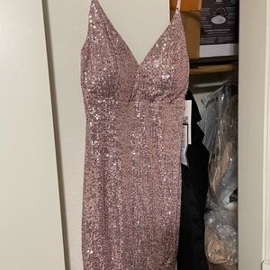 Pink Embellished Bodycon Dress with V-neck for Cocktail